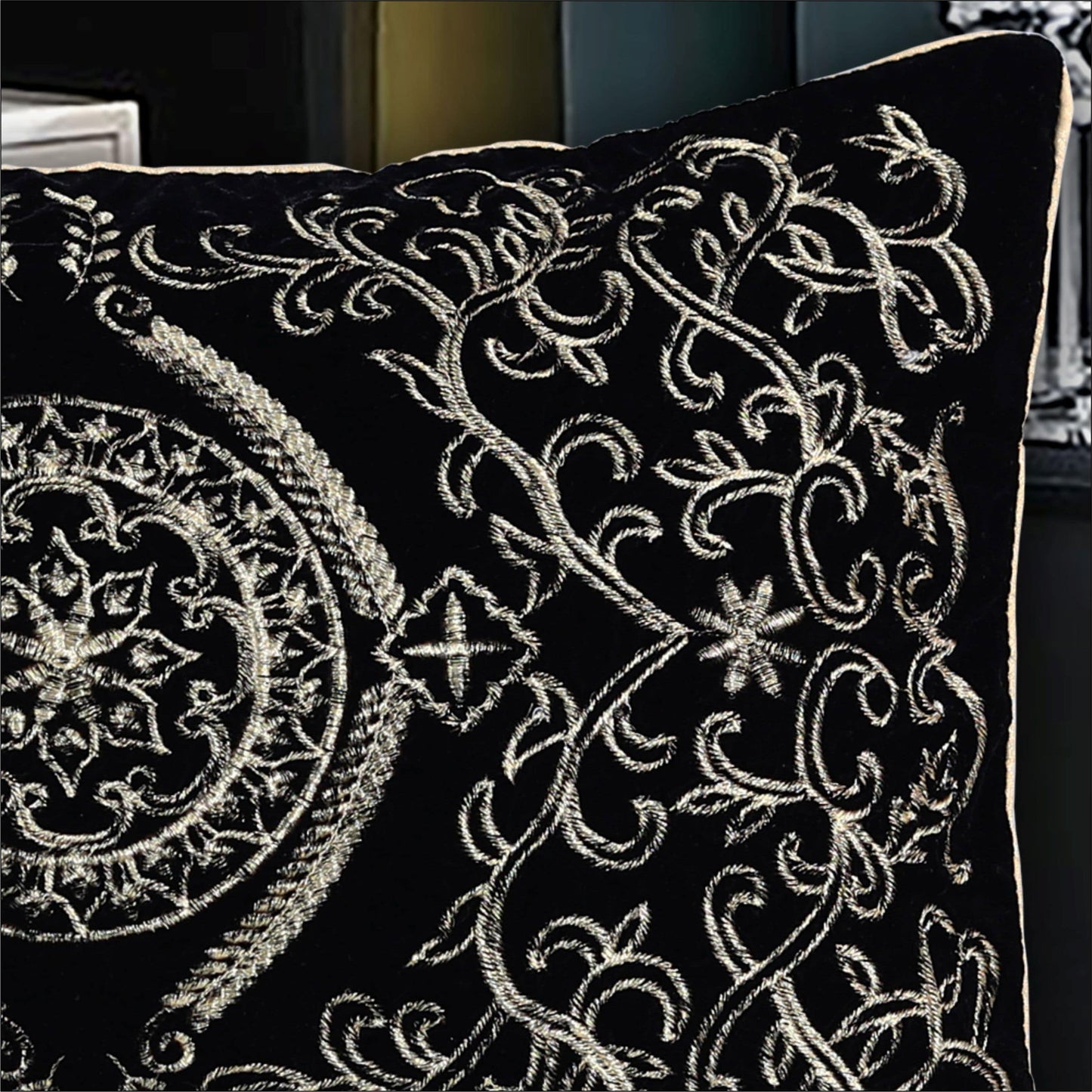 EMB CUSHION-07